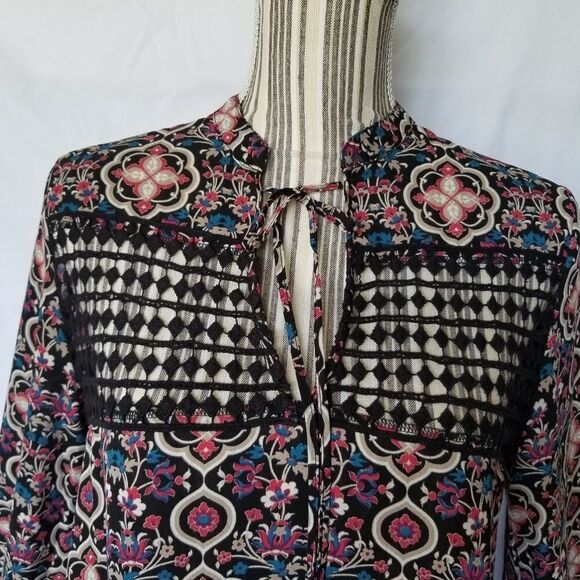 Like new! Romeo + Juliet Couture blouse - Picture 2 of 7